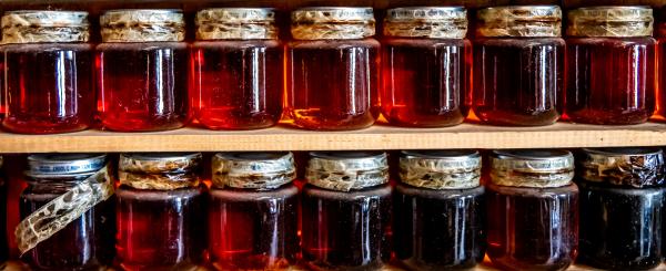 maple syrup jars on shelves