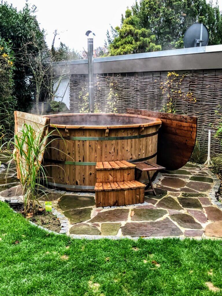 round wood hot tub
