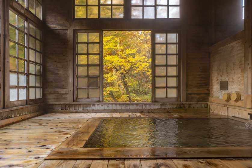 japanese soaking tub at ryokan