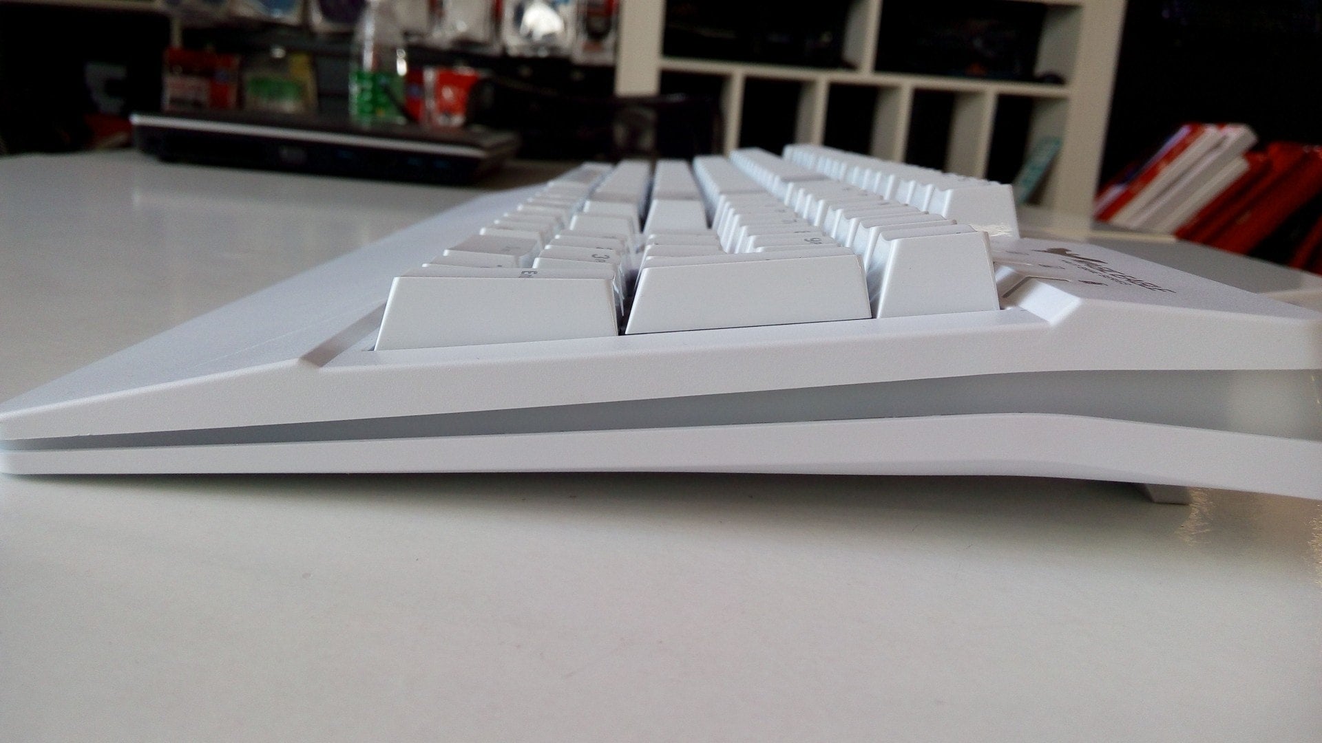 Seite der mechanischen Gaming-Tastatur HAVIT HV-KB389L