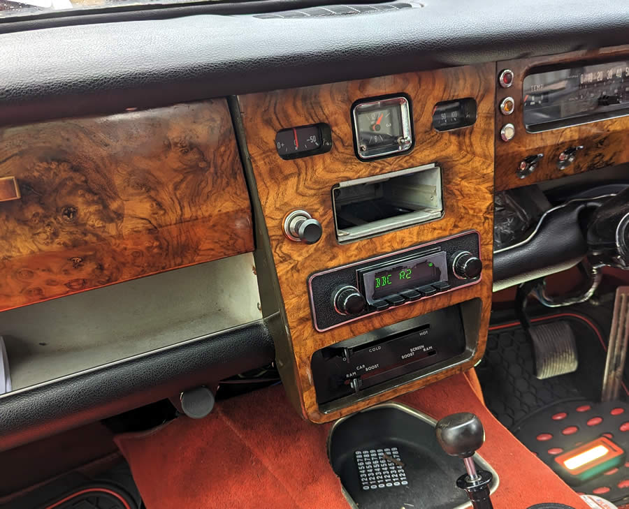 Austin 3-Litre Dash with Retrosound Radio