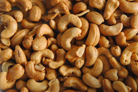 how to eat cashew for hair and skin
