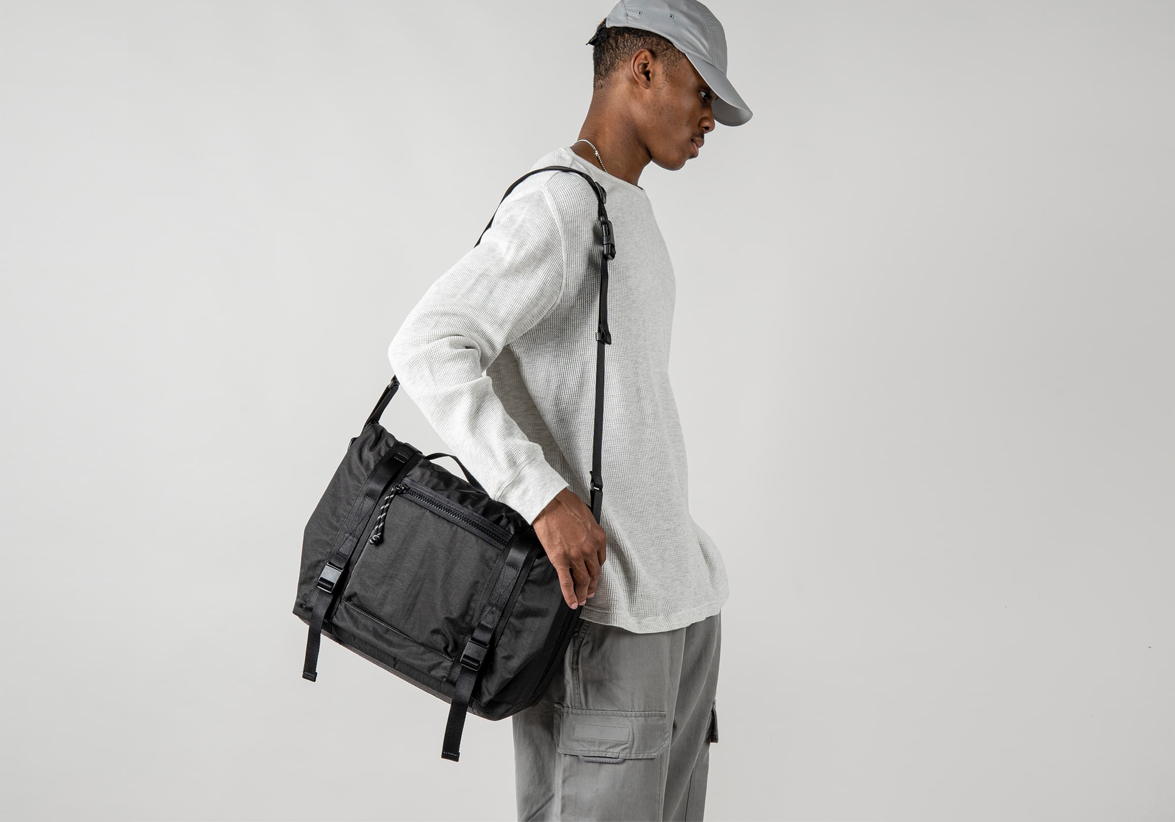 STEVIN M30 MESSENGER BAG