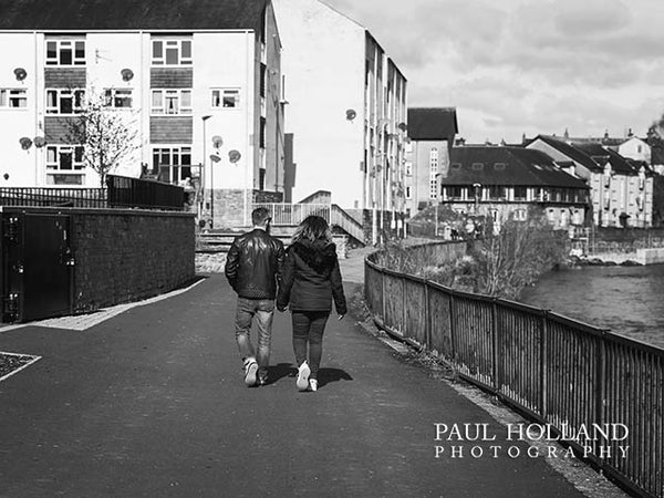 Black & white image showing a couple walking