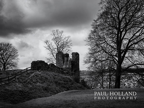Image shows a black and white photograph of Kendal Castle