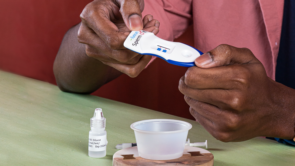 man uses twoplus Fertility Sperm Count Test Kit to check his sperm count 