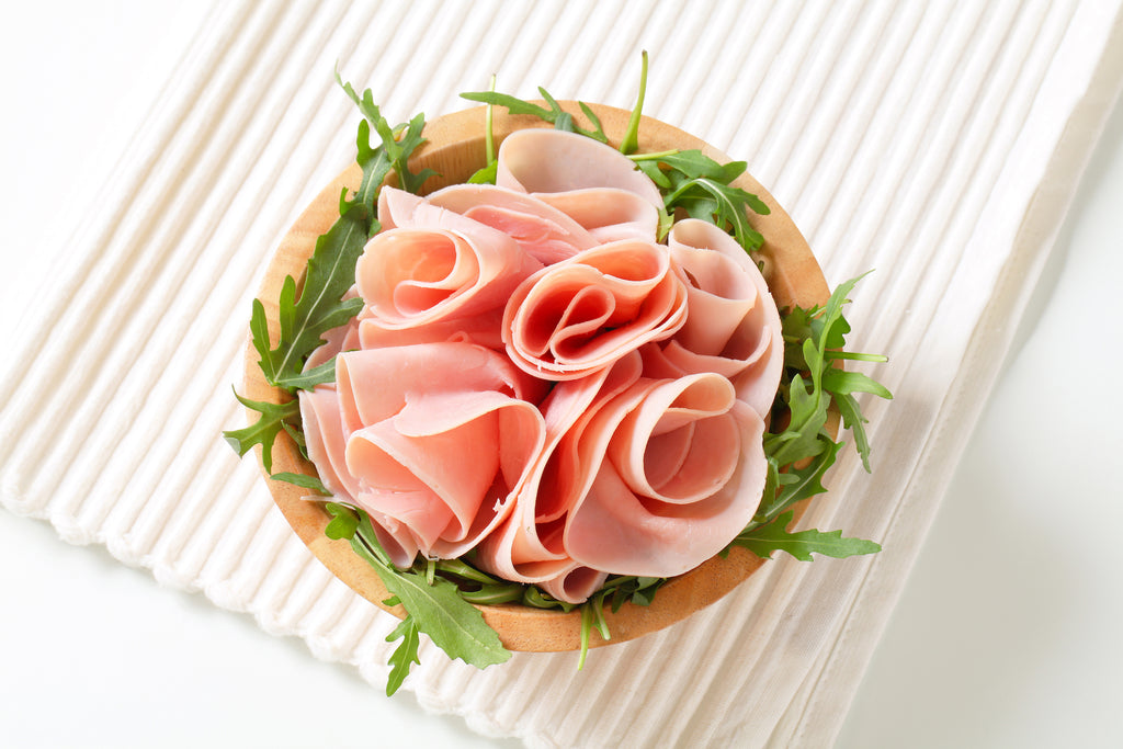 salad with raw sprouts and cold cuts that pregnant women should avoid