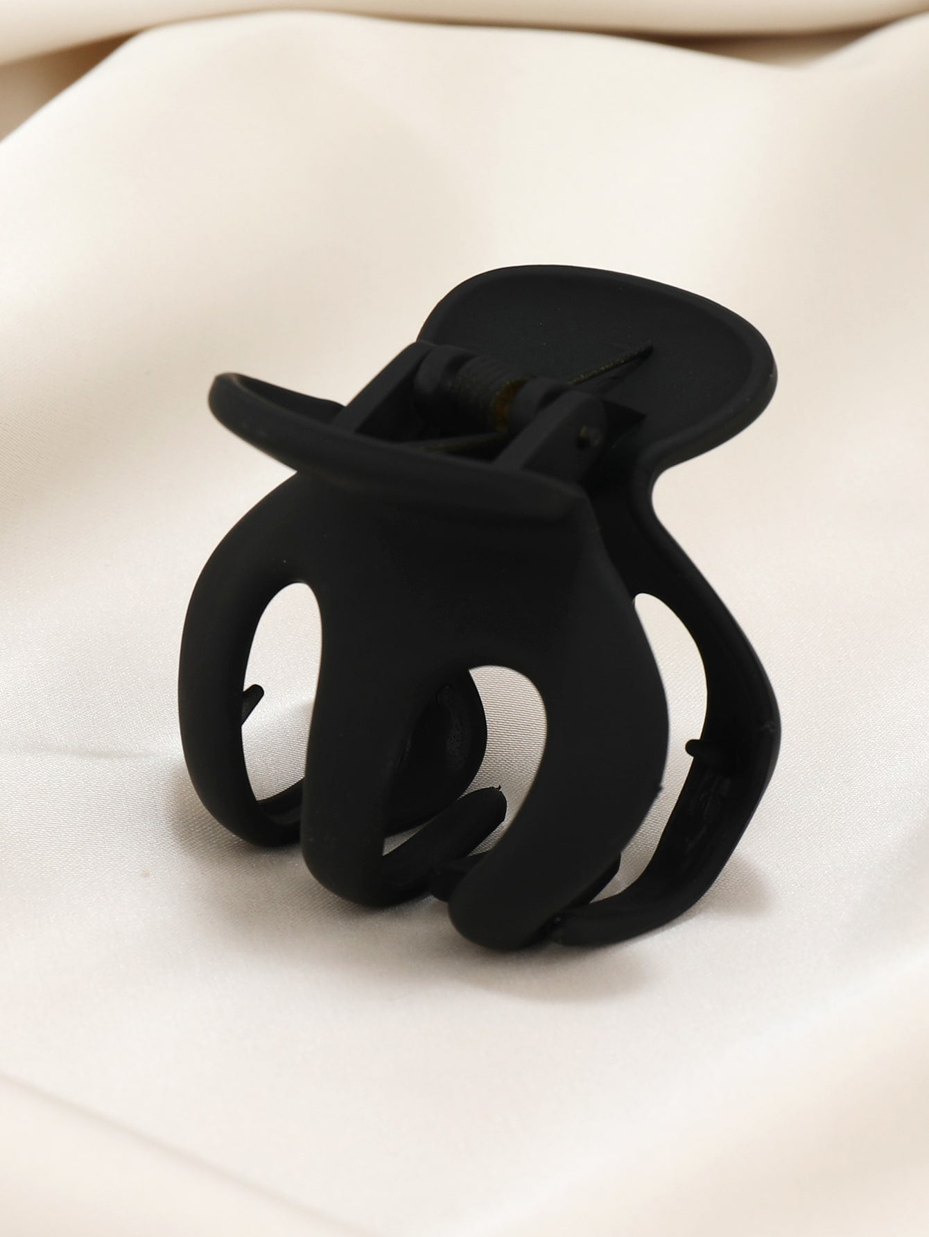 Black Minimalist Hair Claw Hair Clamps Claw Clips Decorative Hair Accessory for