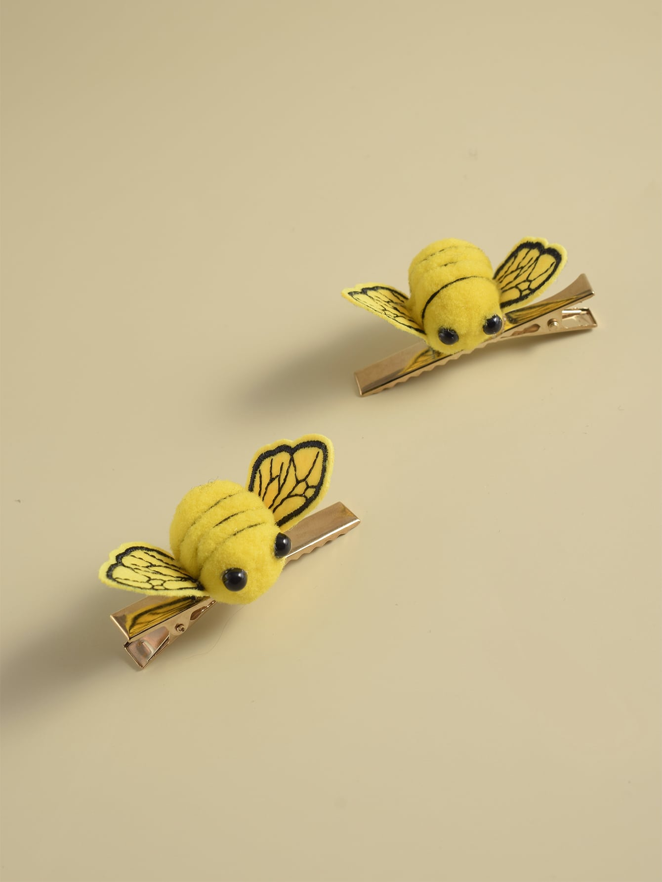 2pcs Cartoon Bee Decor Alligator Hair Clip Barrettes for Women Fashion Styling