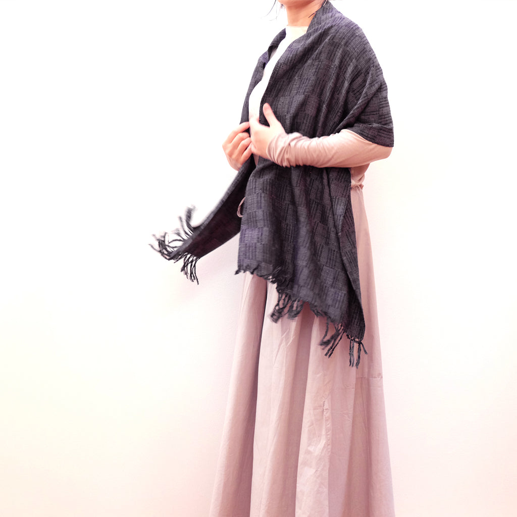 https://tumuginoyakata-online.com/collections/shawl/products/grow-shawl-ajiro?variant=39994424295632