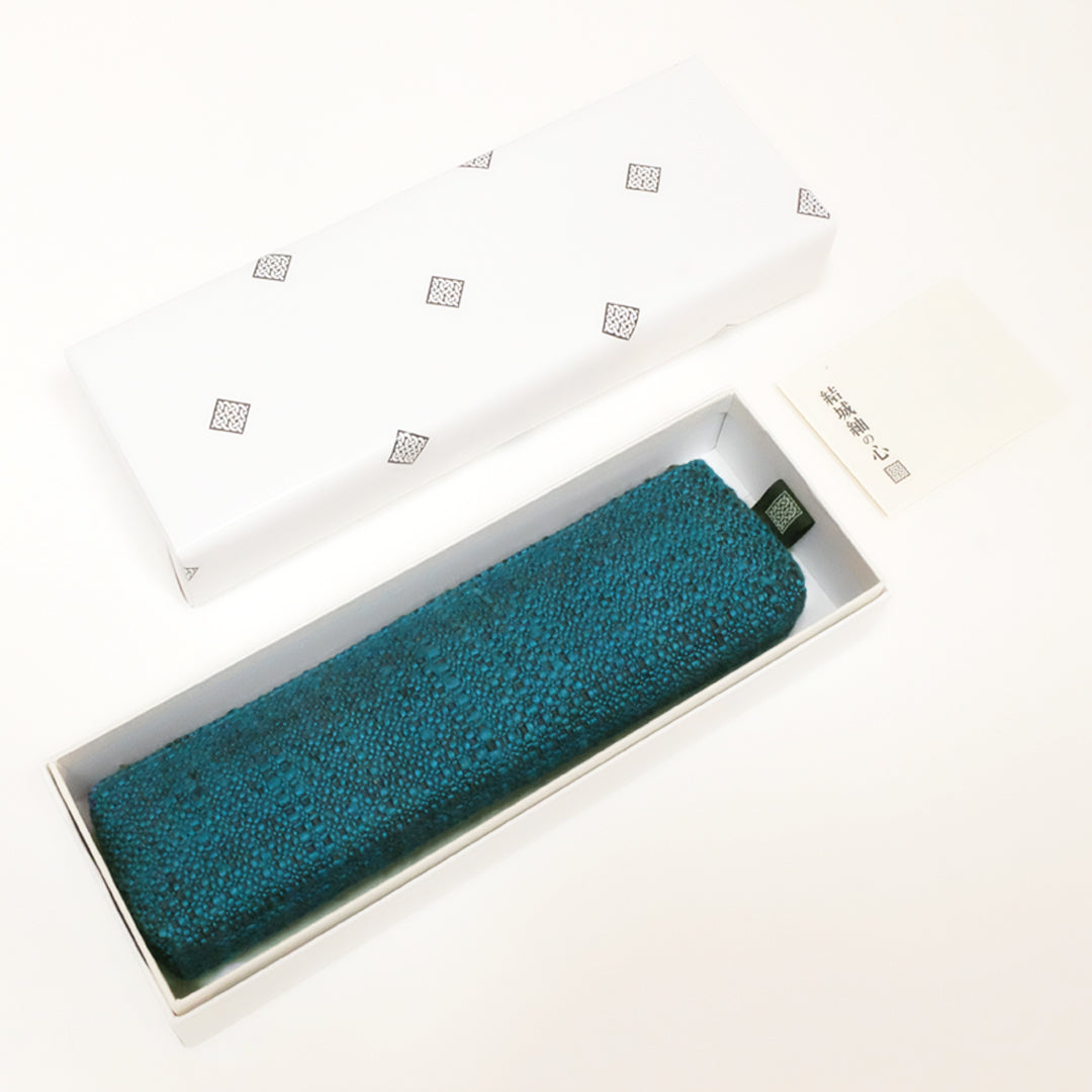 https://tumuginoyakata-online.com/collections/accessories/products/yuki-tsumugi-silk-pencase-okujuntexile-1