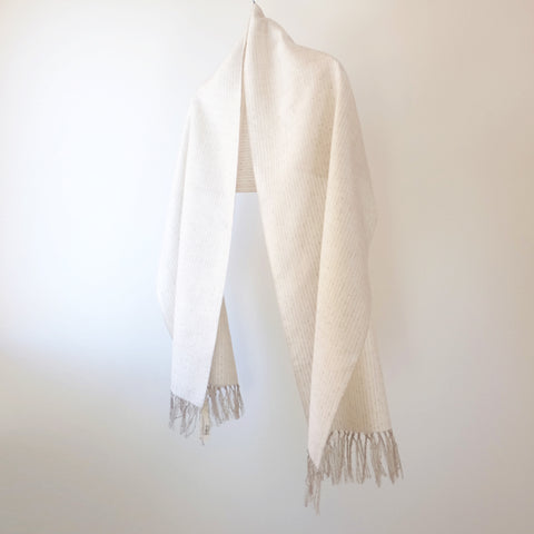 https://tumuginoyakata-online.com/collections/yuki-tsumugi-shawl/products/yuki-tsumugi-silk-shawl-sodateru