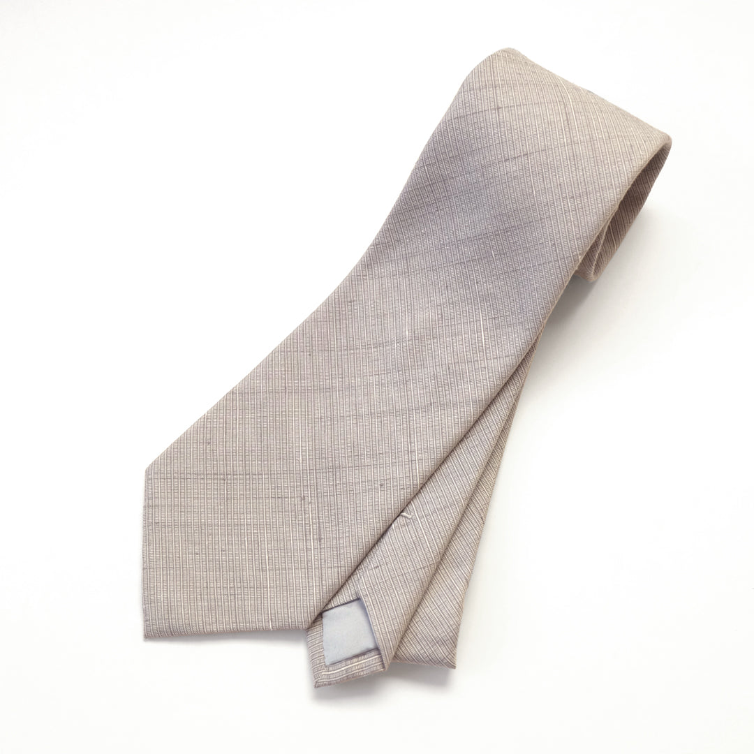 https://tcyk7ulr8hydxets-55202971856.shopifypreview.com/collections/accessories/products/yuki-tsumugi-silk-tie-muzisima2402