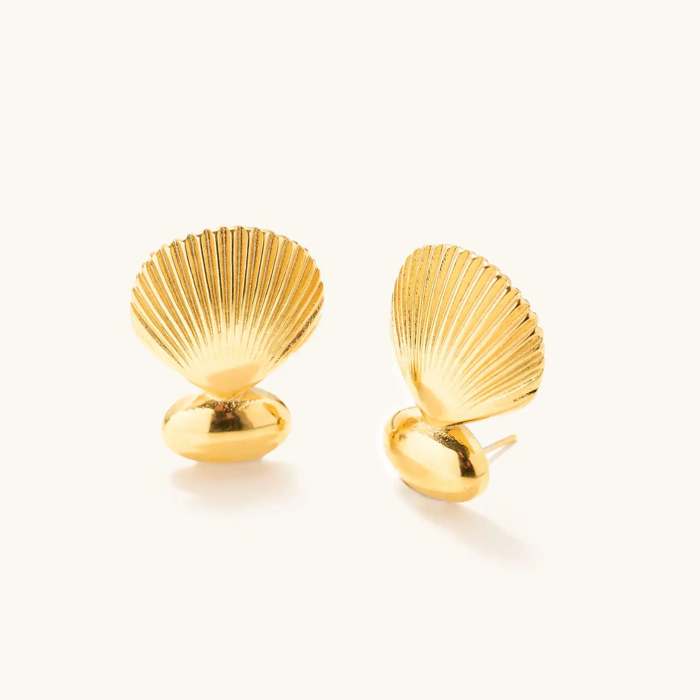 Shelly Chunky Shell Earring