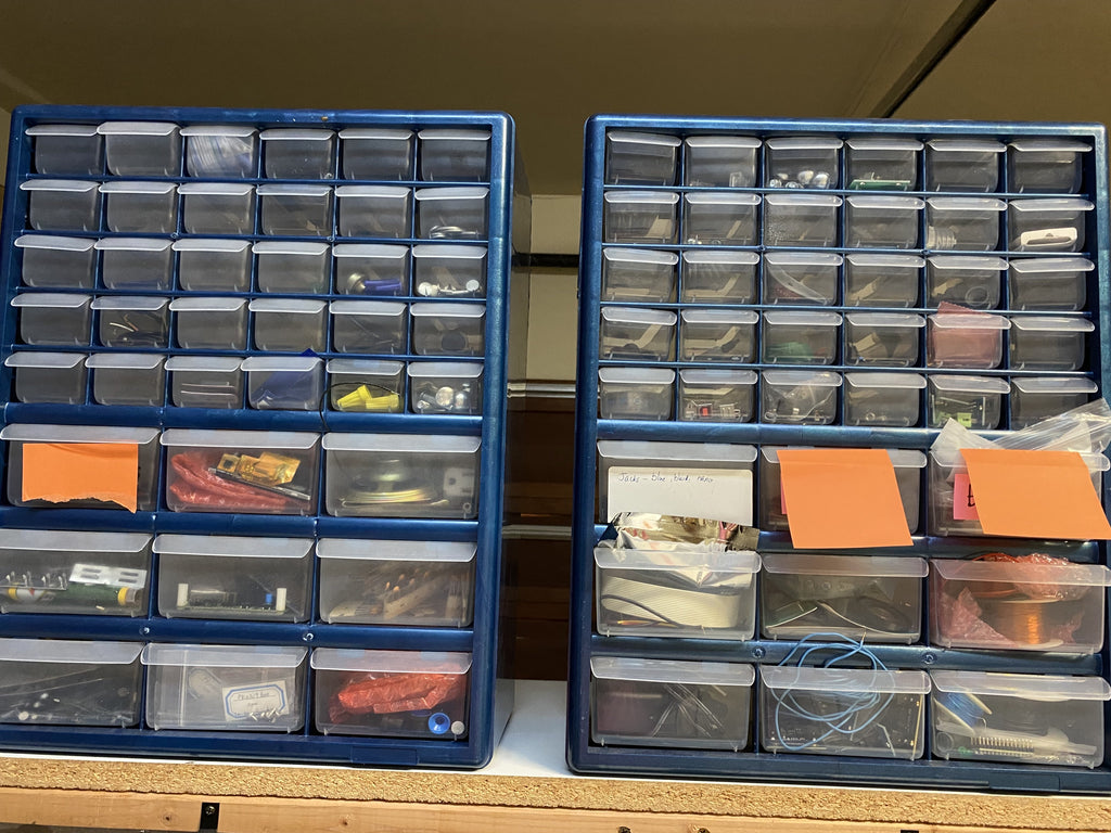 1010's part organization: a small set of clear drawers. Simple and effective!
