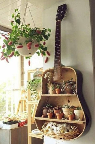 guitare upcyclée pour en faire une étagère design et sympa