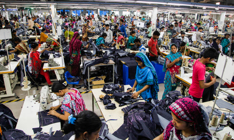 sweatshop montrant les udines d'industrie textile pour la fast fashion