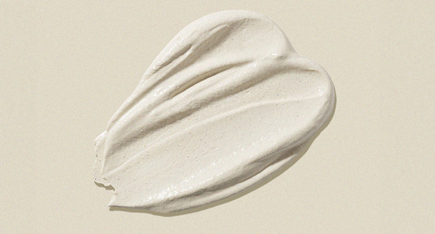 Close-up image of a luxurious creamy cream texture, perfect for hydrating and smoothing the skin.