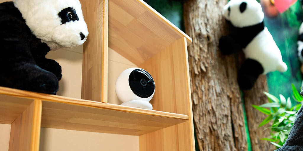 Noorio B210 home security camera in bookshelf