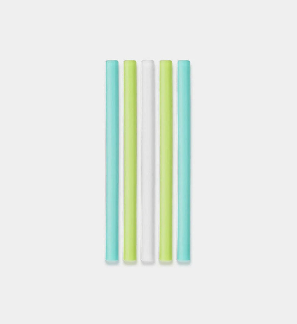 https://cdn.shopify.com/s/files/1/0552/3117/files/mini-reusable-silicone-straw-green-white-frost-5pk-silikids-silikids-lil-tulips-30921309913206.webp?v=1698291848&width=1000