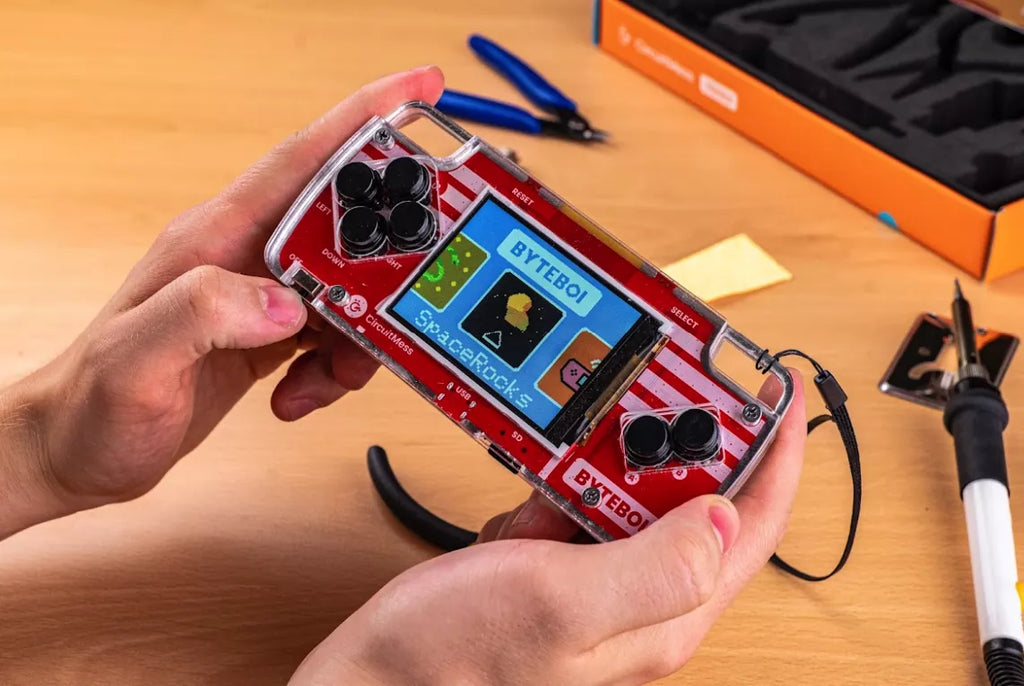CircuitMess STEM kit - Byteboi DIY gaming console