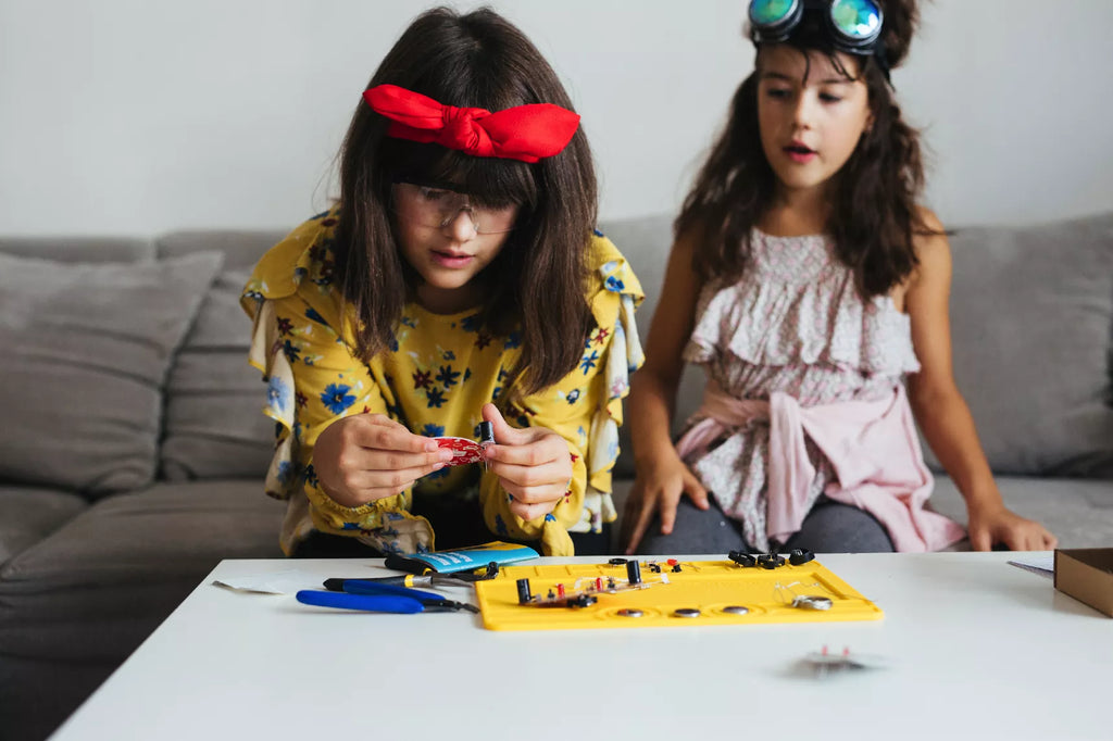 Kids learning how to succeed with CircuitMess STEM kits