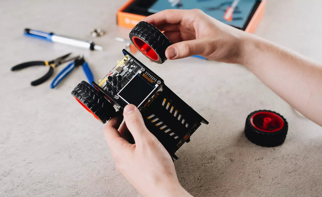 Assembling Wheelson, programmable RC car