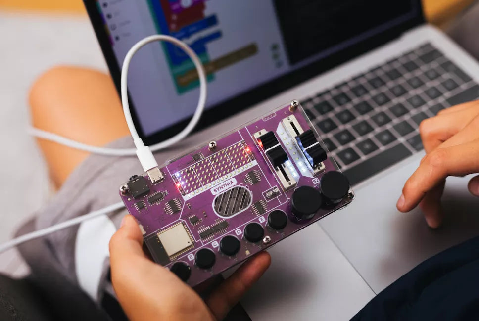 CircuitMess STEM kits - Synthia DIY music machine STEM toy