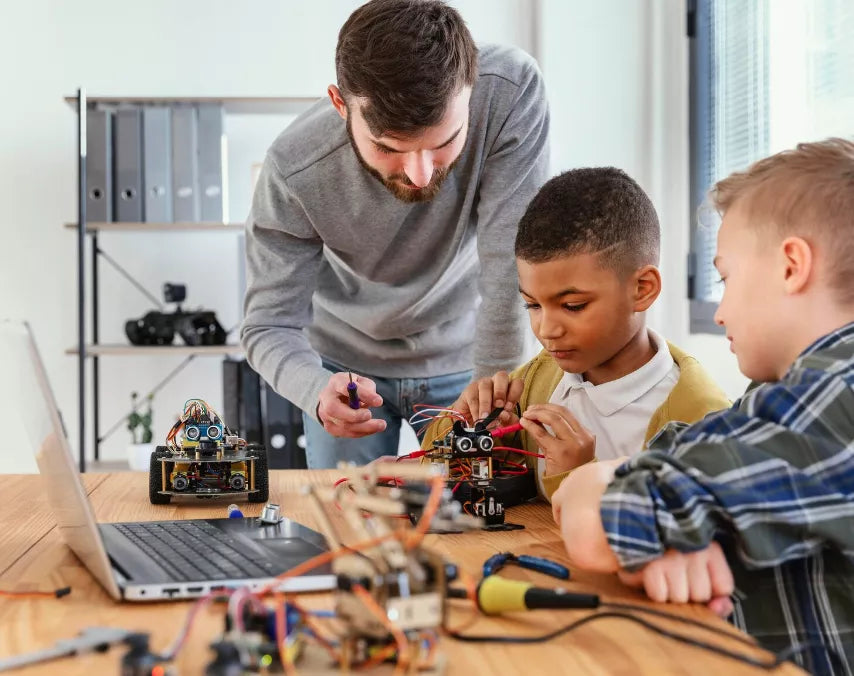 Kids building STEM gadgets with STEM educator