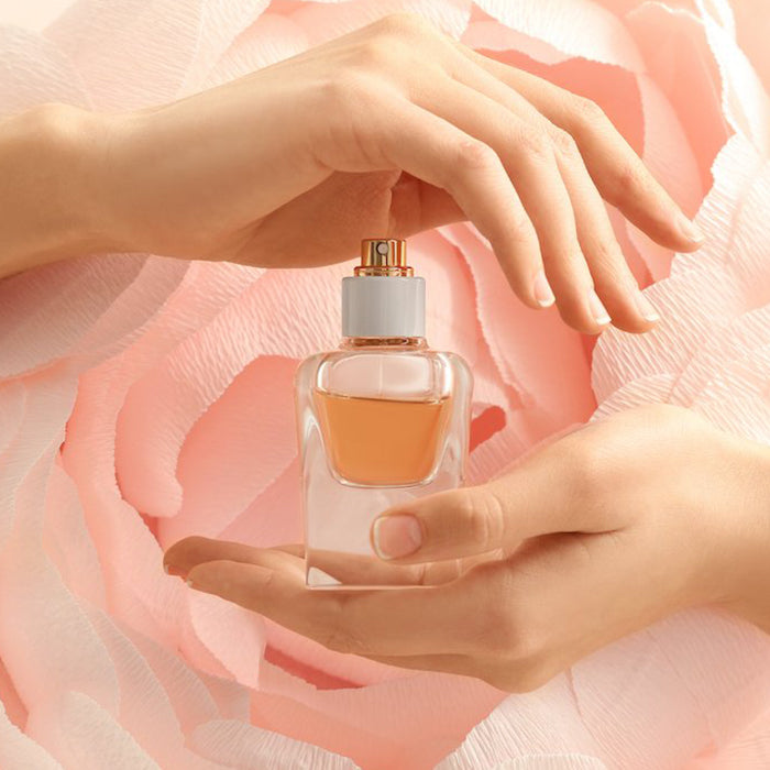 香水は何プッシュが最適 正しいつけ方のポイントと注意点を解説 U Health Beauty Online