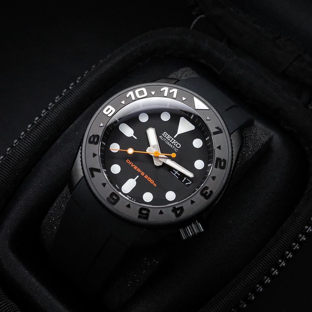 Case - SKX007 Classic - Bead Blasted PVD Black (With Case Back) - DLW  WATCHES