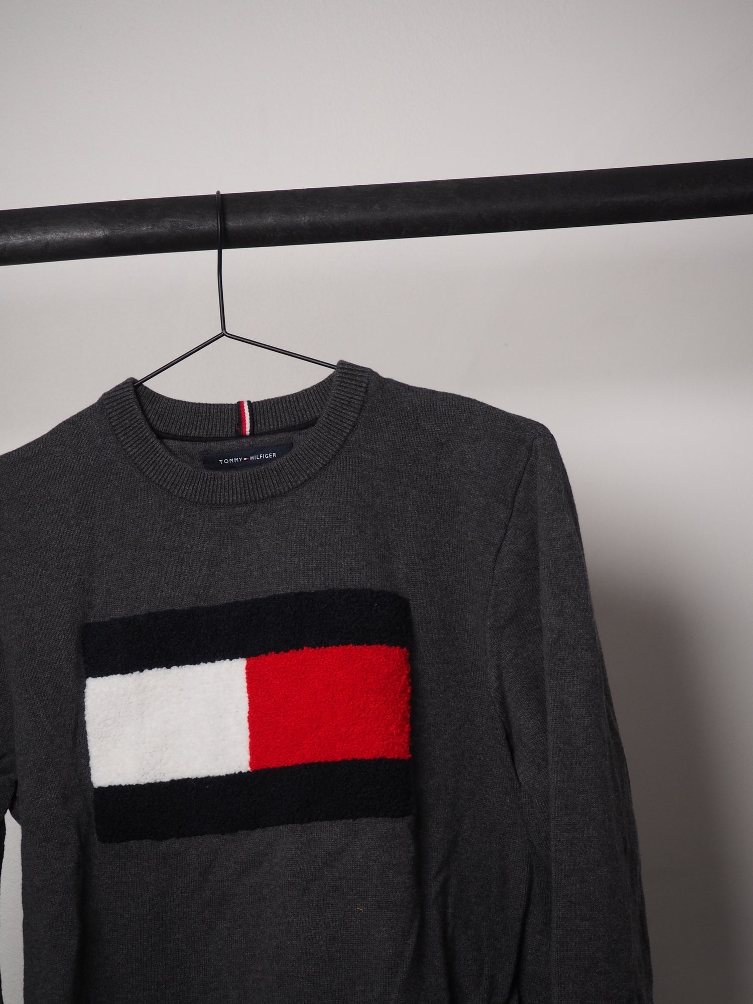 tommy hilfiger badge sweater