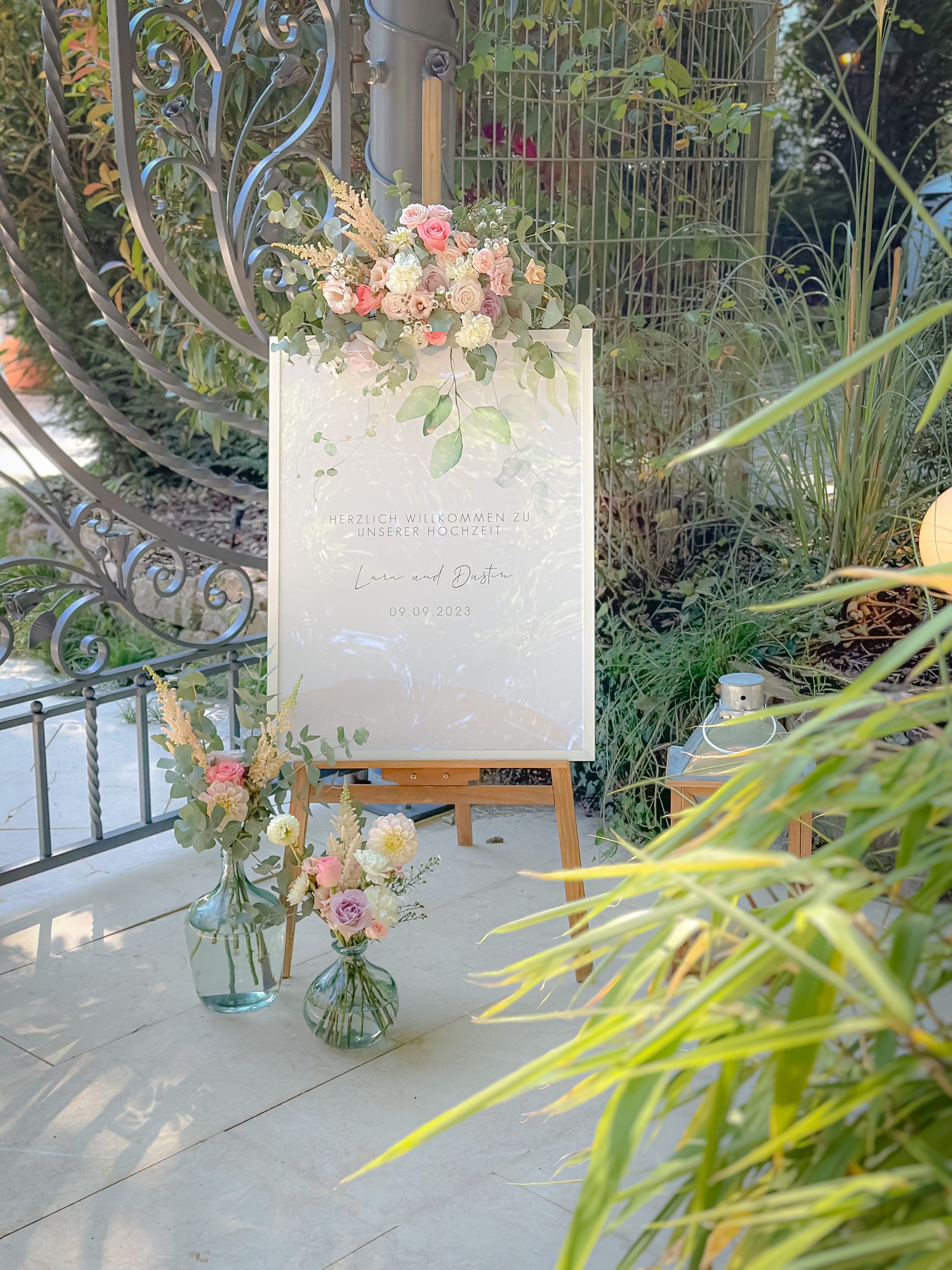 Willkommens Schild bei einer Hochzeit im Chauseehaus