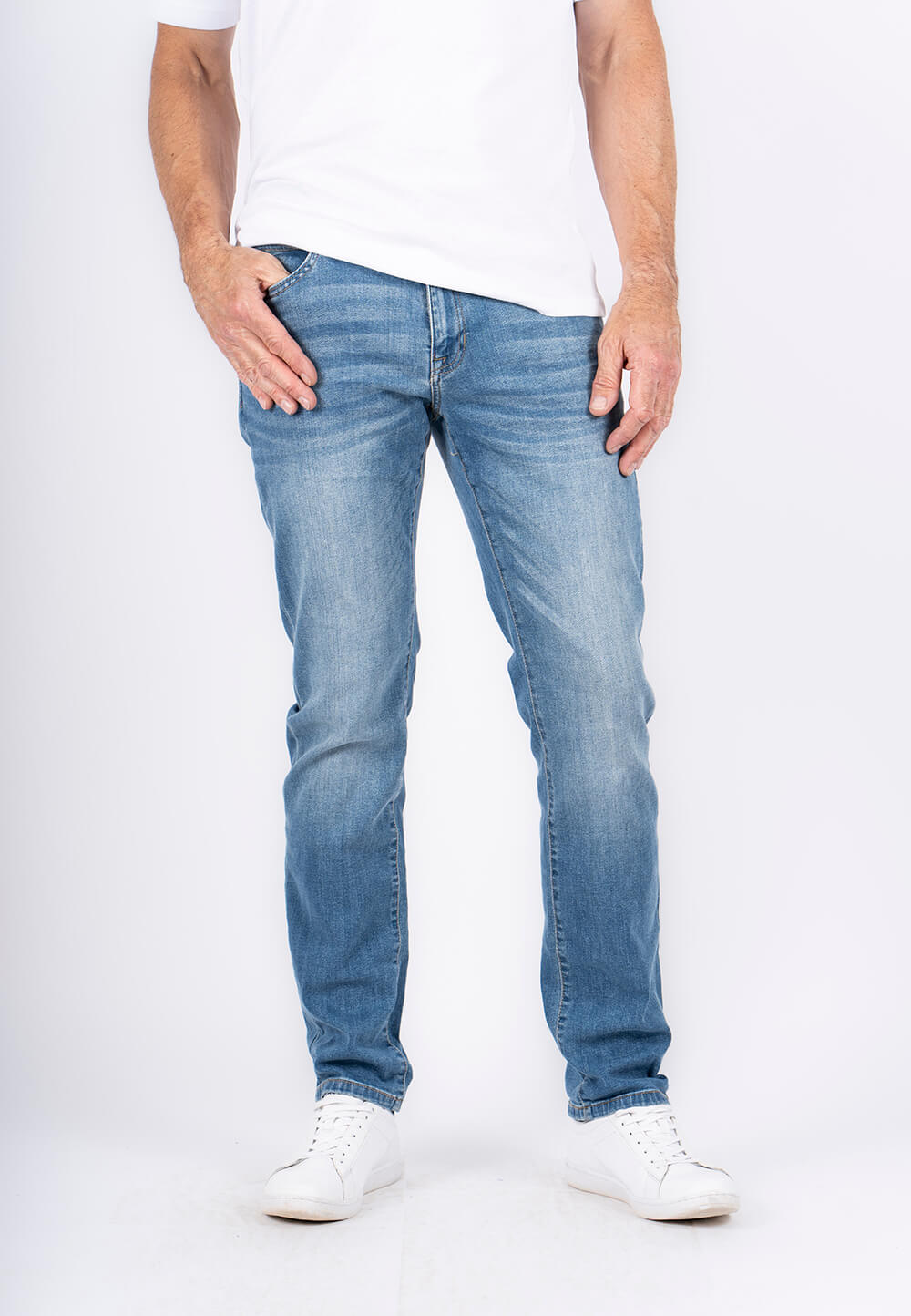 Se Pre End - Robbie 2016 jeans i lyseblå hos PREEND.DK