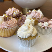 Load image into Gallery viewer, Cupcakes (made to order)
