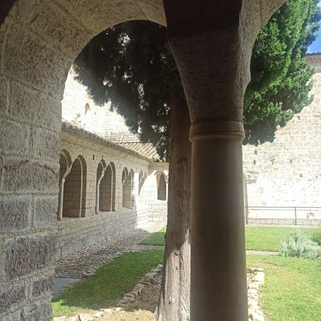 Cloitre de l'abbaye de Gellone