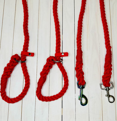 Four red rope leads, 1 slip lead with chrome hardware, 1 slip lead with neochrome hardware, 1 clip lead with chrome hardware, 1 clip lead with neochrome hardware.