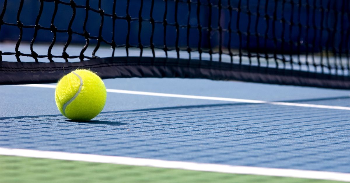 4 Signs That Your Tennis Court Needs To Be Replaced