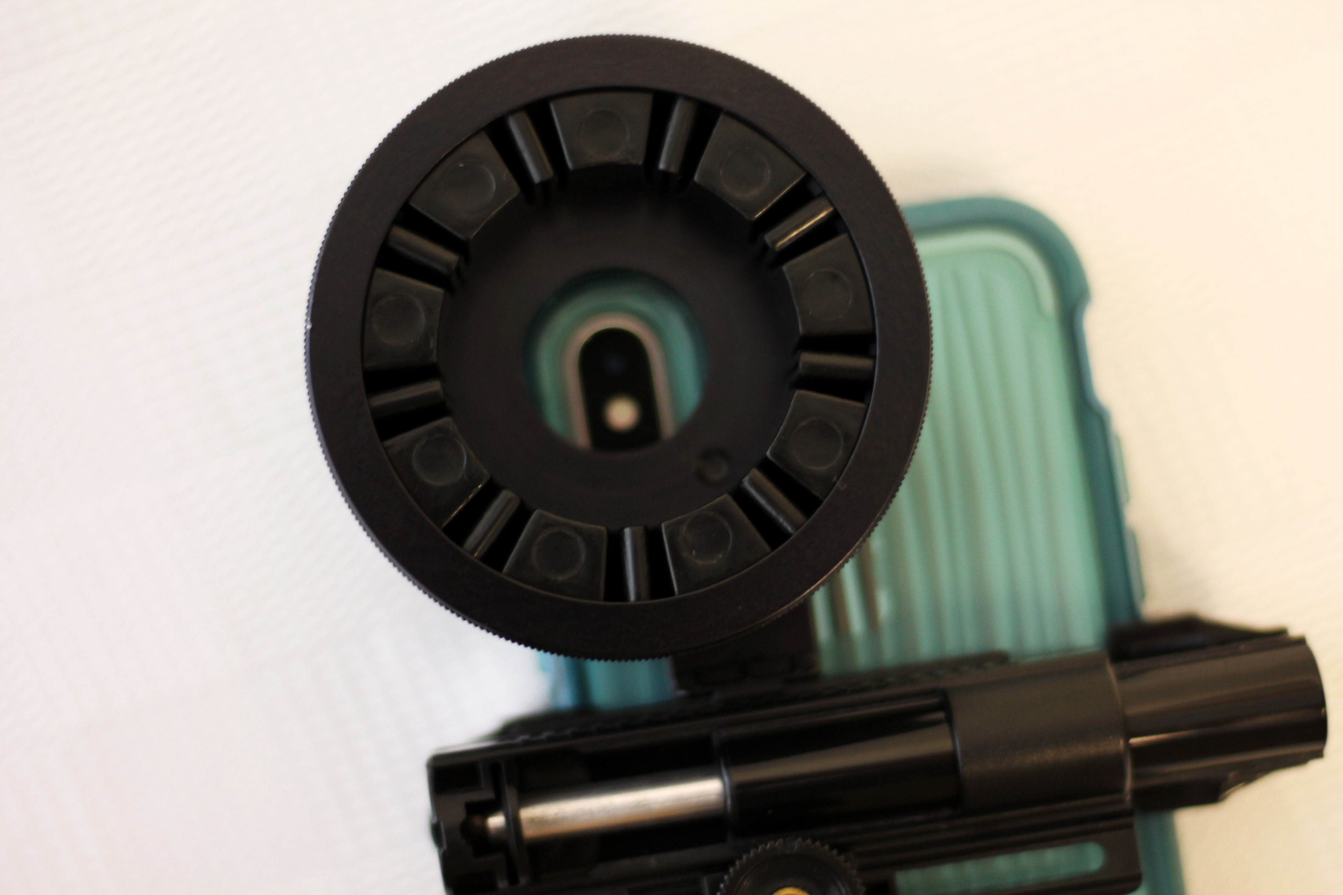 adjust adapter to center on the top lense