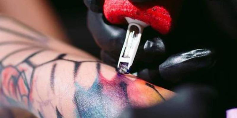 Tattoo verblasst, Formen und Linien Tattoo laufen aus - Tattoo zu tief gestochen