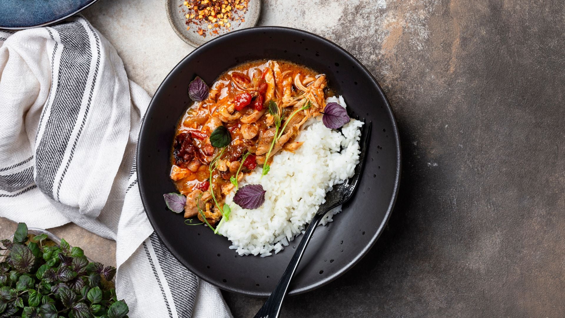 Chicken sauteed with tomato sauce, maple syrup and rice