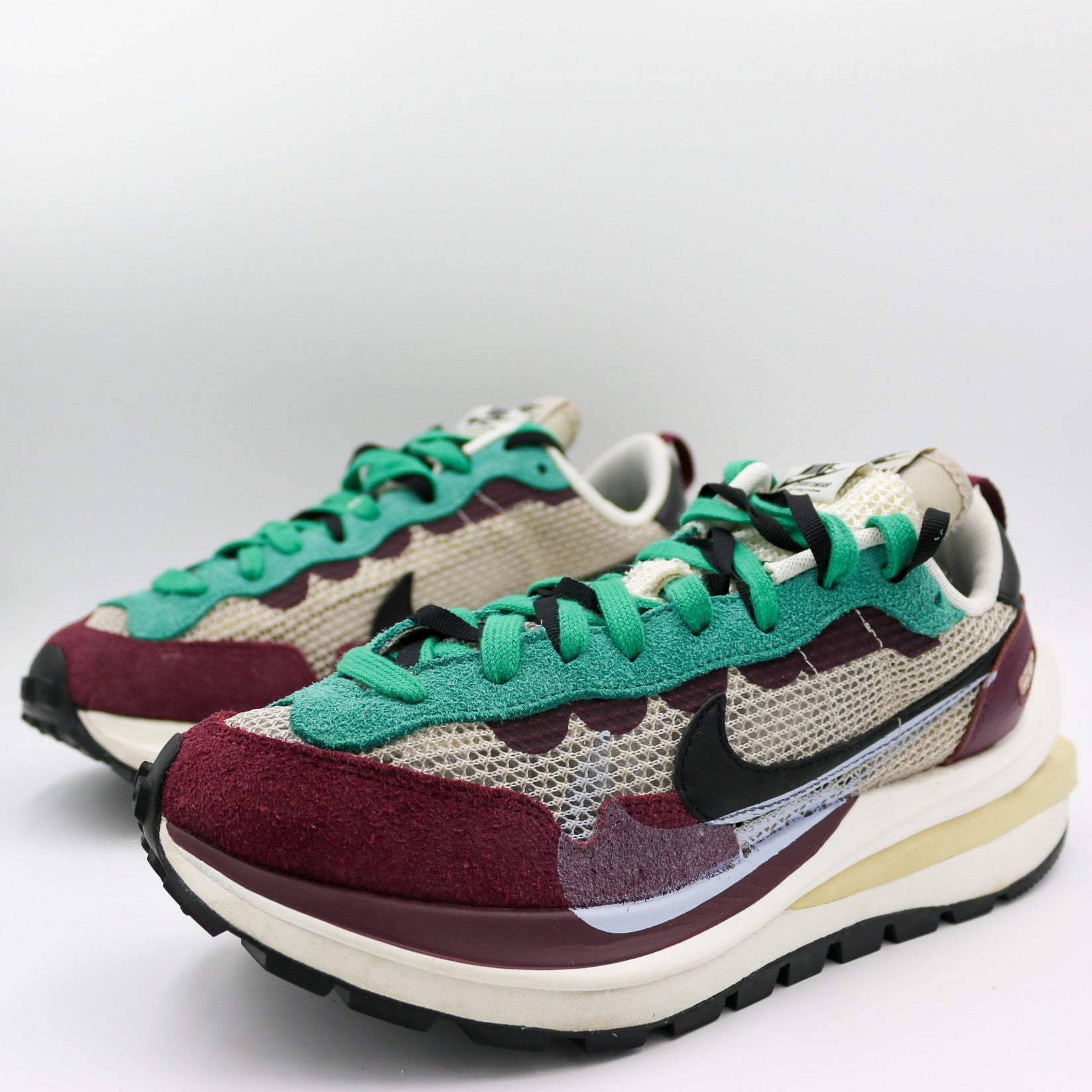 nike sacai vaporwaffle villain red