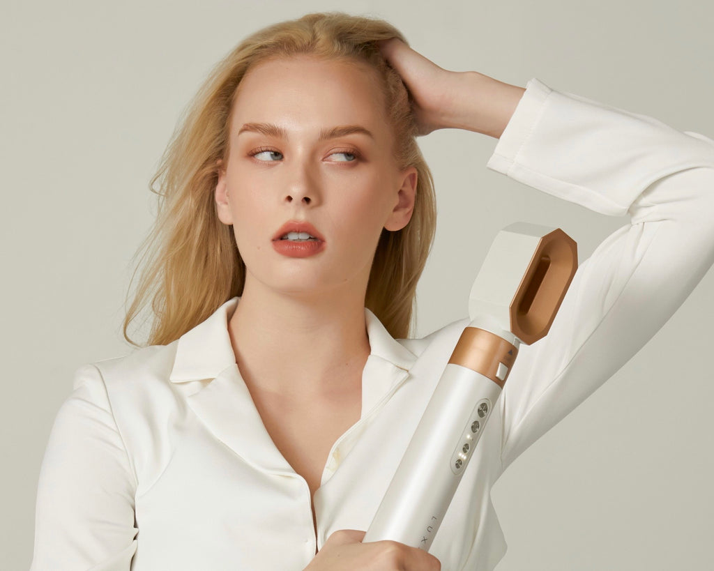 Professional hot air styler: Perfect for versatile hair styling