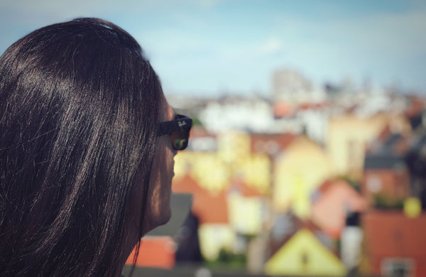 woman-wearing-glasses