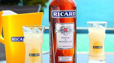 Apéritif avec une bouteille de Ricard et Pastis 51