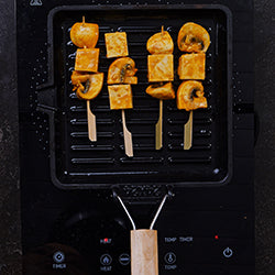 Satay de tofu tailandés con salsa de cacahuetes