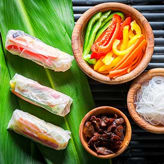 Cómo preparar estos sabrosos rollitos de arroz y pescado