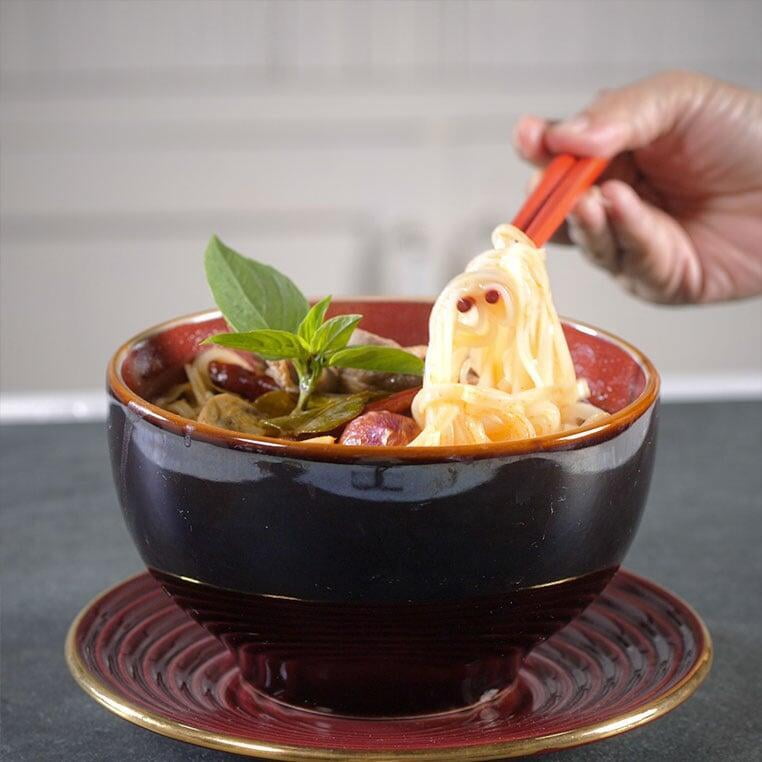 Zuppa Tom Yam con noodles