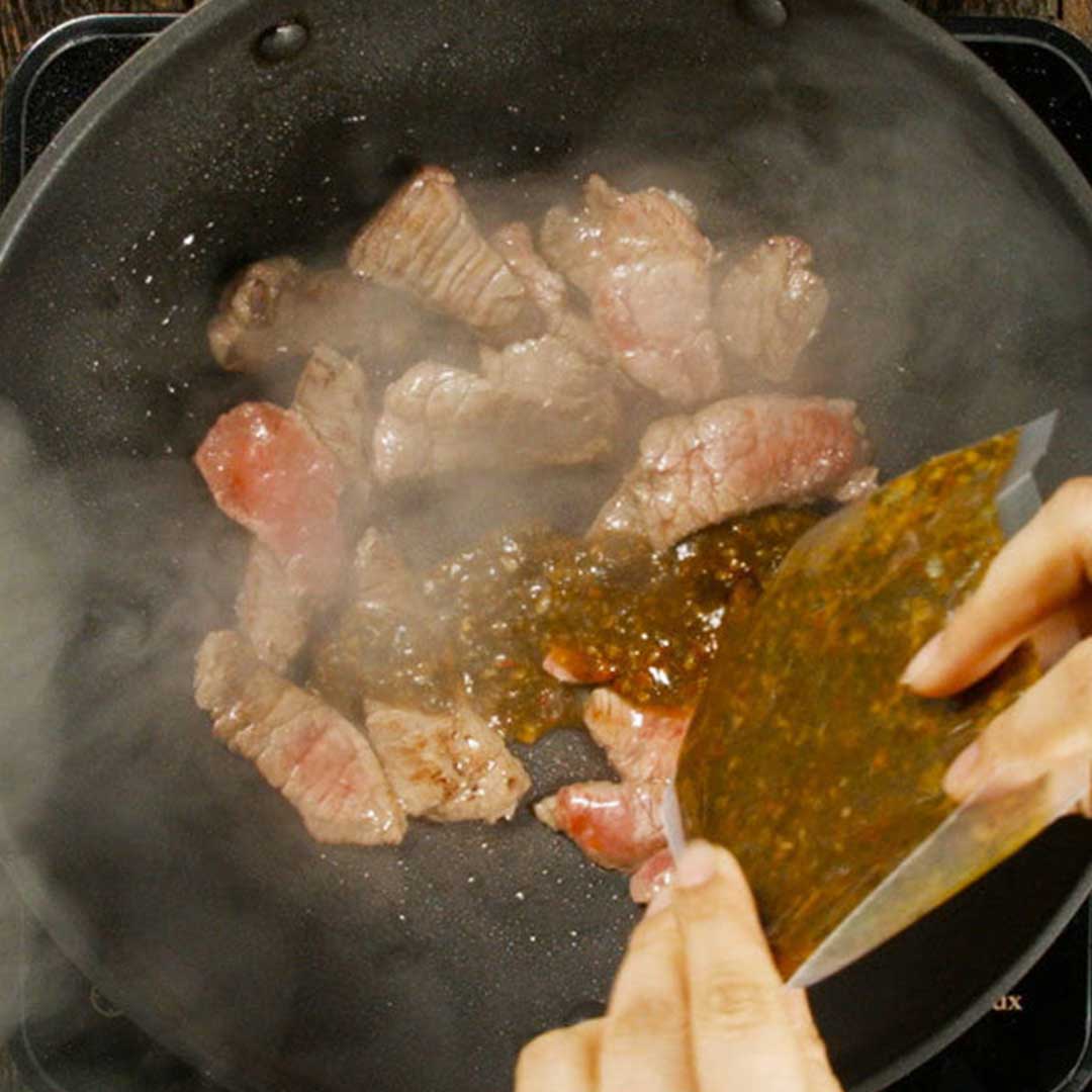 Cerdo Frito Tailandés con Ajo