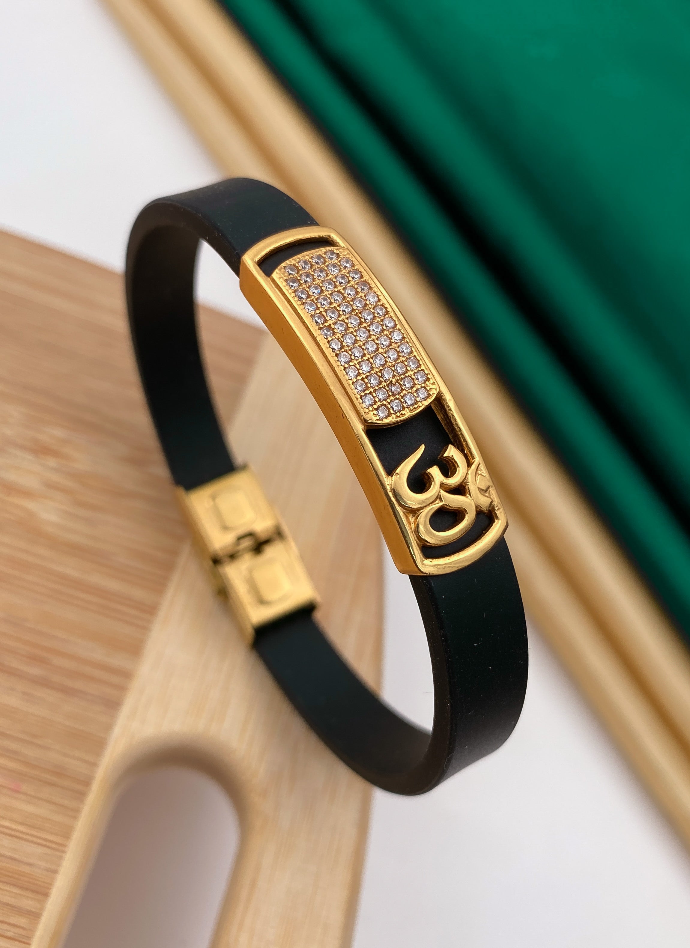 Buy 18Kt Gold Men Leather Bracelet 492A773 Online from Vaibhav Jewellers